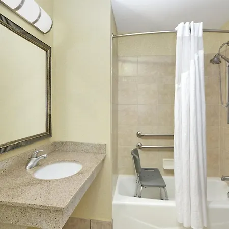 Holiday Inn Express & Suites Madison-Verona By Ihg Exterior photo