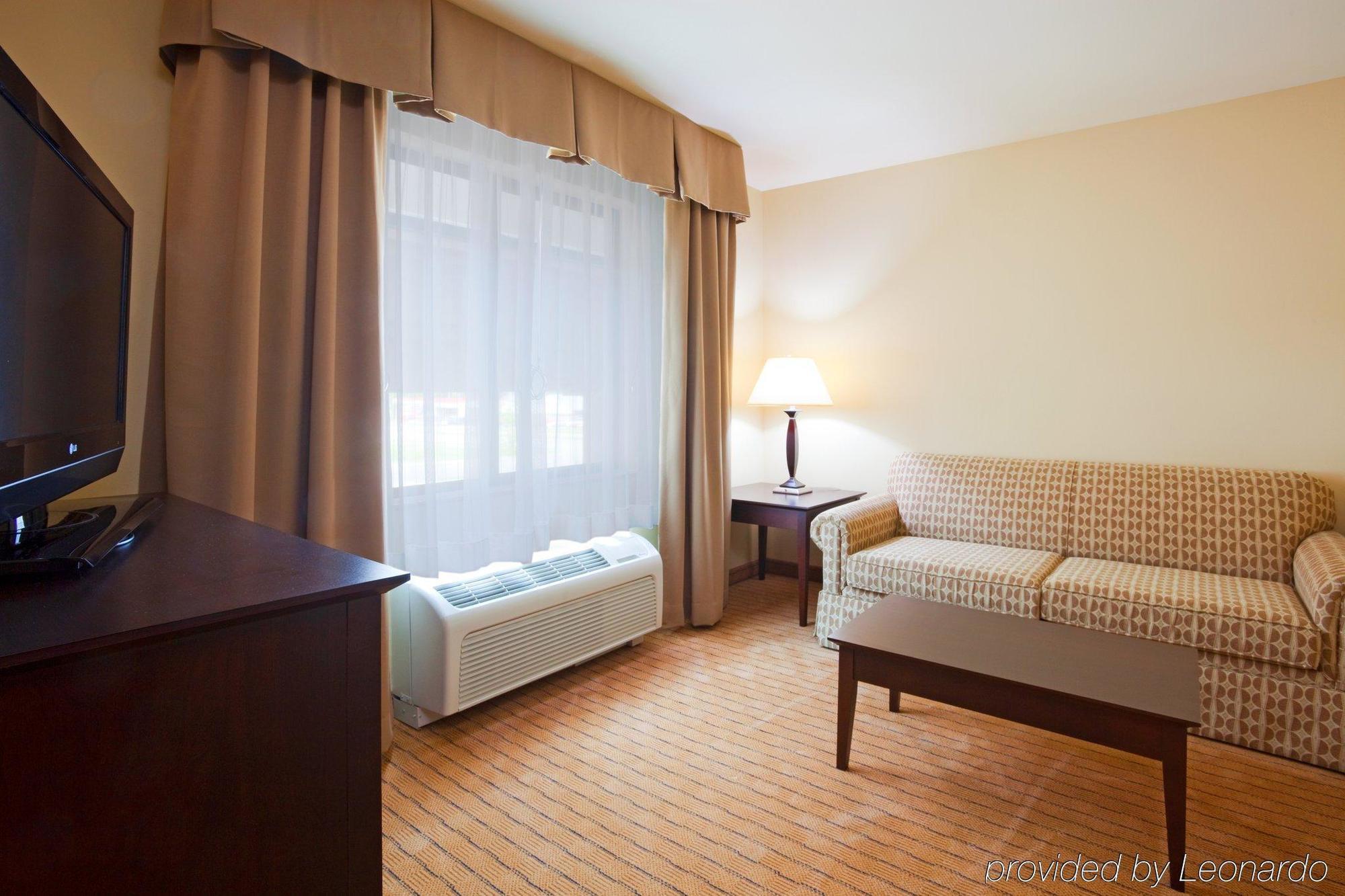 Holiday Express & Madison-verona By Ihg Hotel 2*