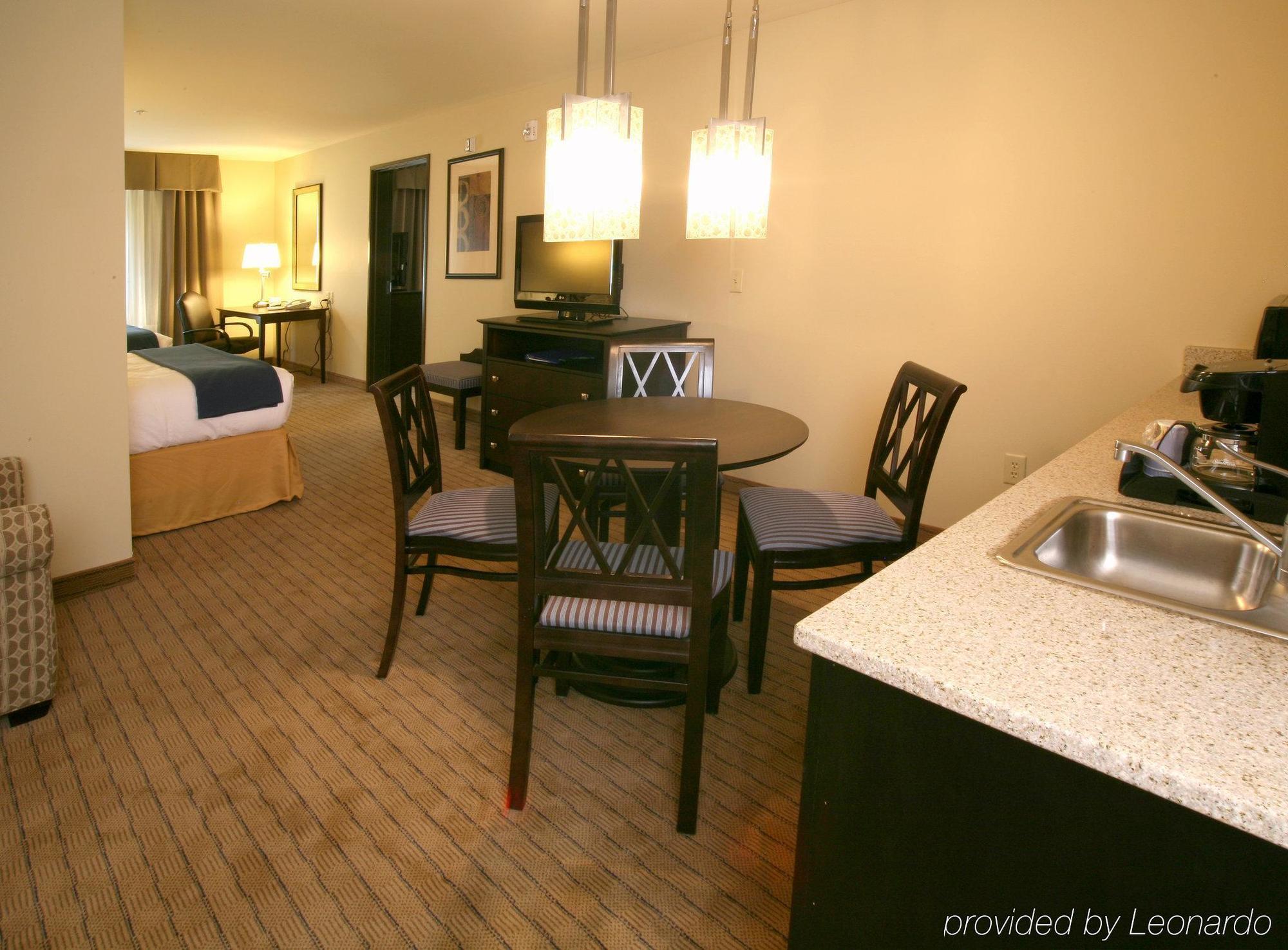 Hotel Holiday Express & Madison-verona By Ihg 2*